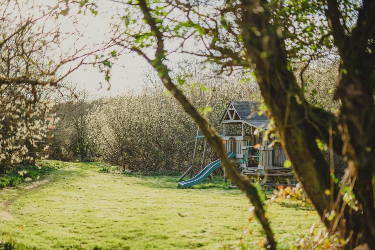 Timber Hill Self Catering Cedar Lodges Broad Haven Kültér fotó