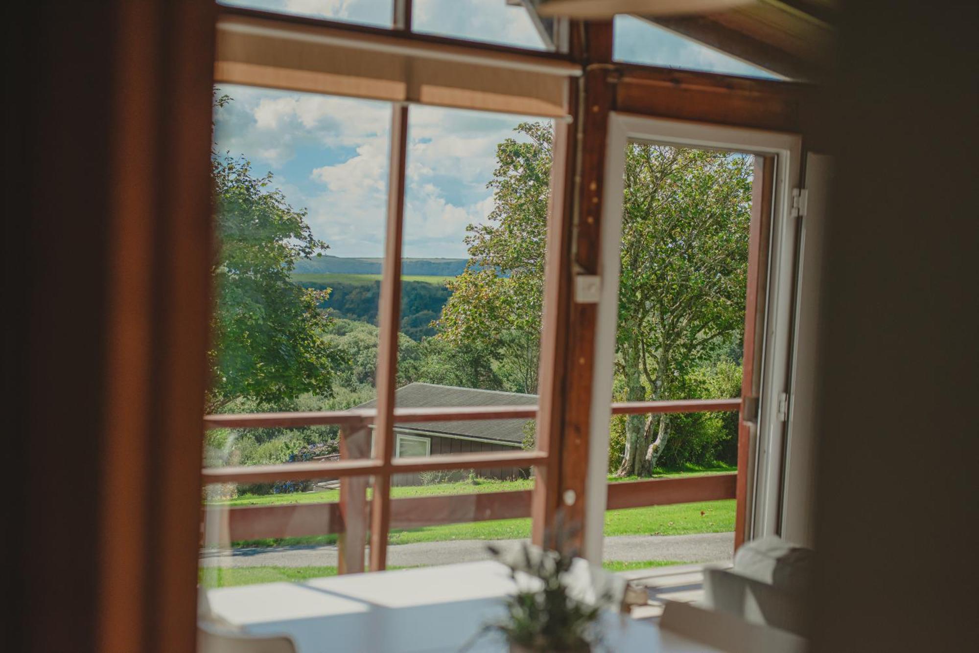 Timber Hill Self Catering Cedar Lodges Broad Haven Kültér fotó