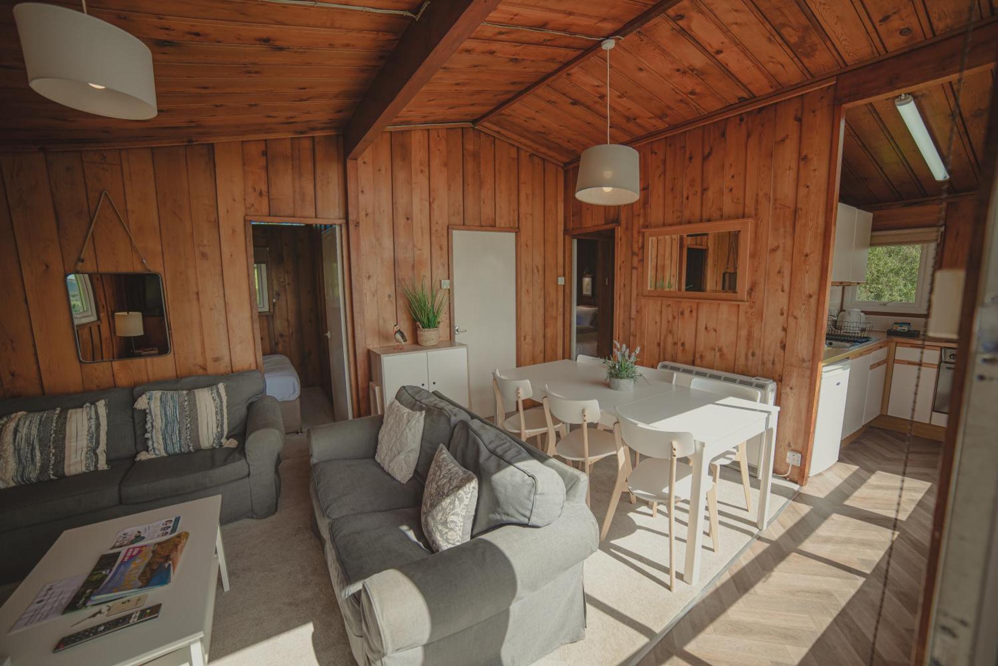 Timber Hill Self Catering Cedar Lodges Broad Haven Kültér fotó