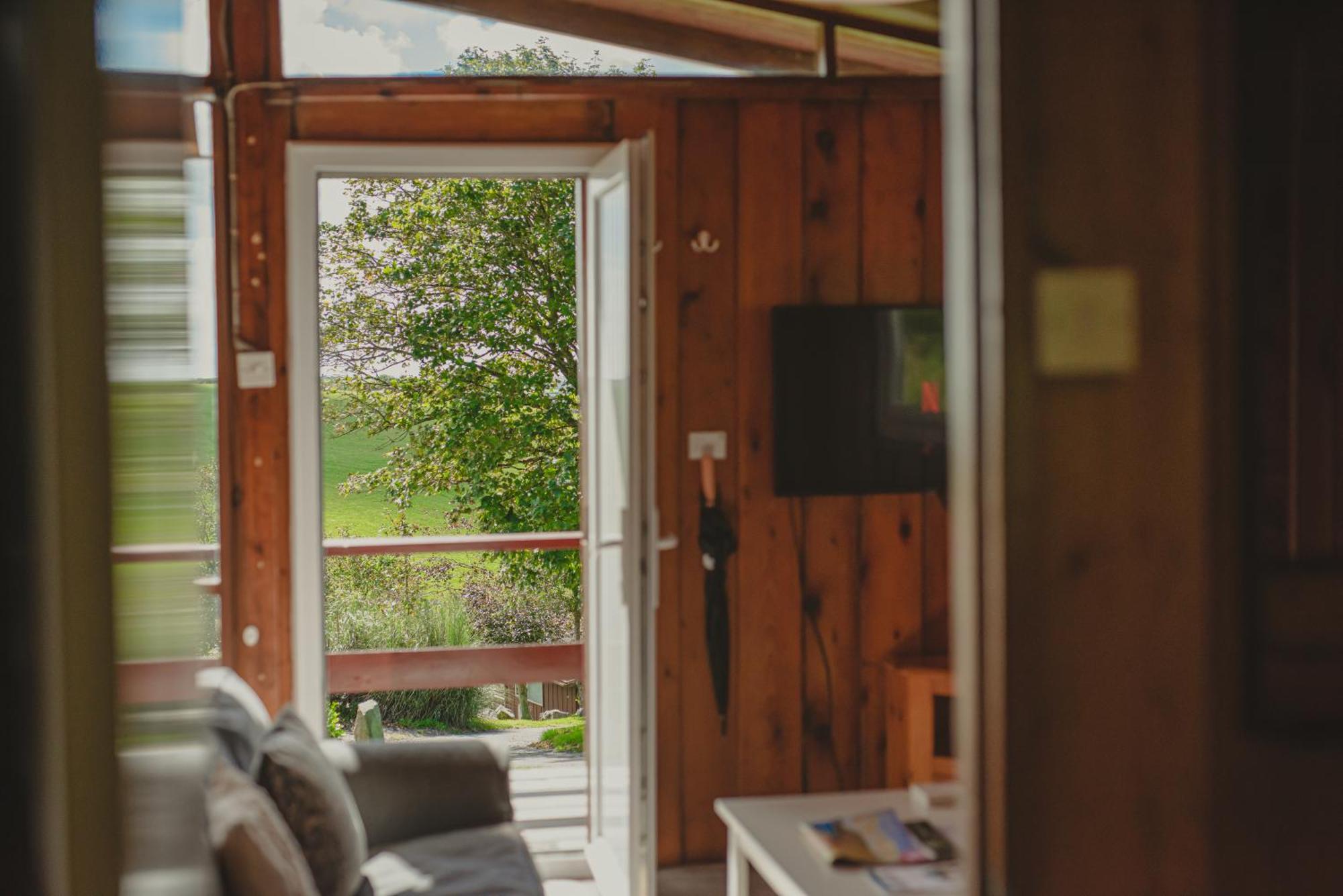Timber Hill Self Catering Cedar Lodges Broad Haven Kültér fotó