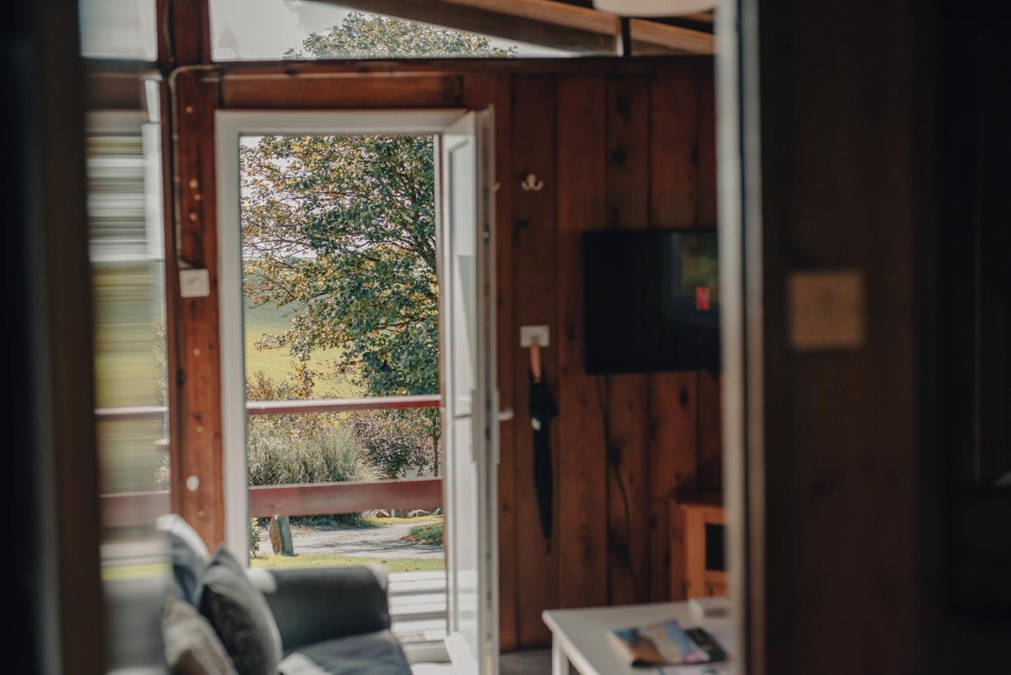 Timber Hill Self Catering Cedar Lodges Broad Haven Kültér fotó